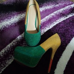 !!New Listing!! Heels